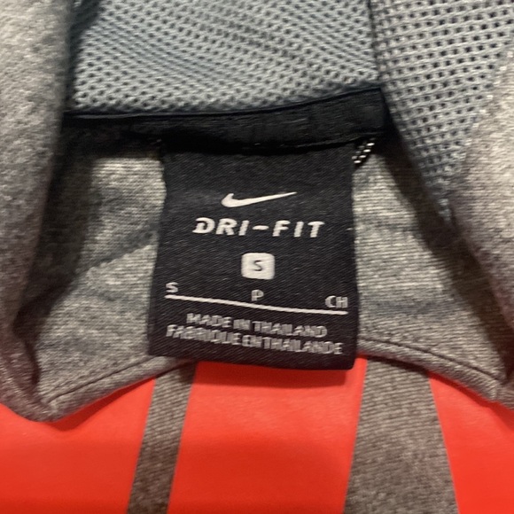 NIKE | DriFit Pull over hoodie - Picture 3 of 5